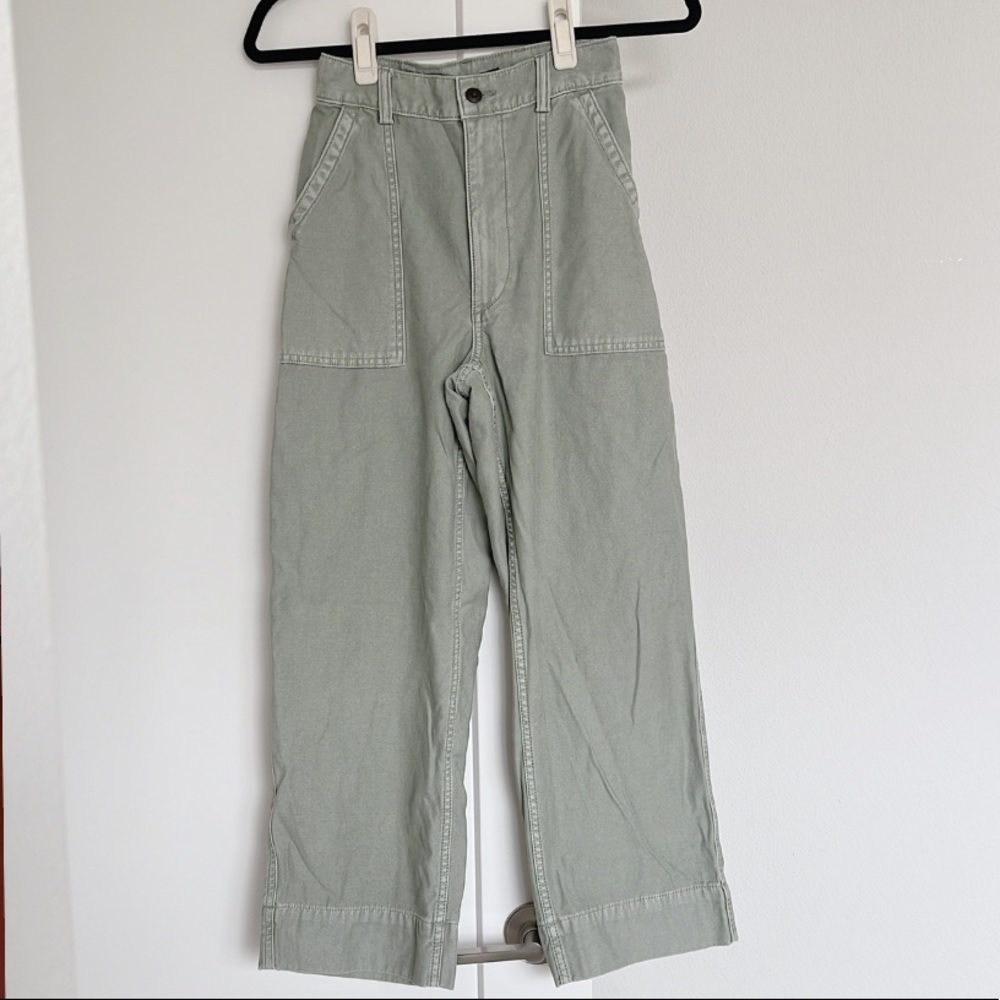Abercrombie cargo style wide leg pant
